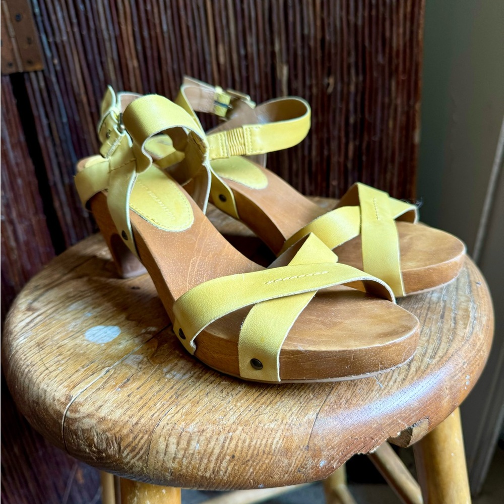 Schuler & Sons Philadelphia lime leather wooden heels EUC & UNIQUE!!!